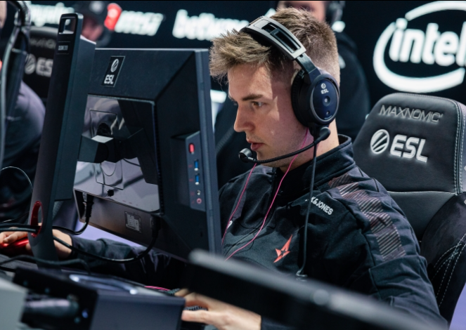 垫脚行为的 垫脚行为的